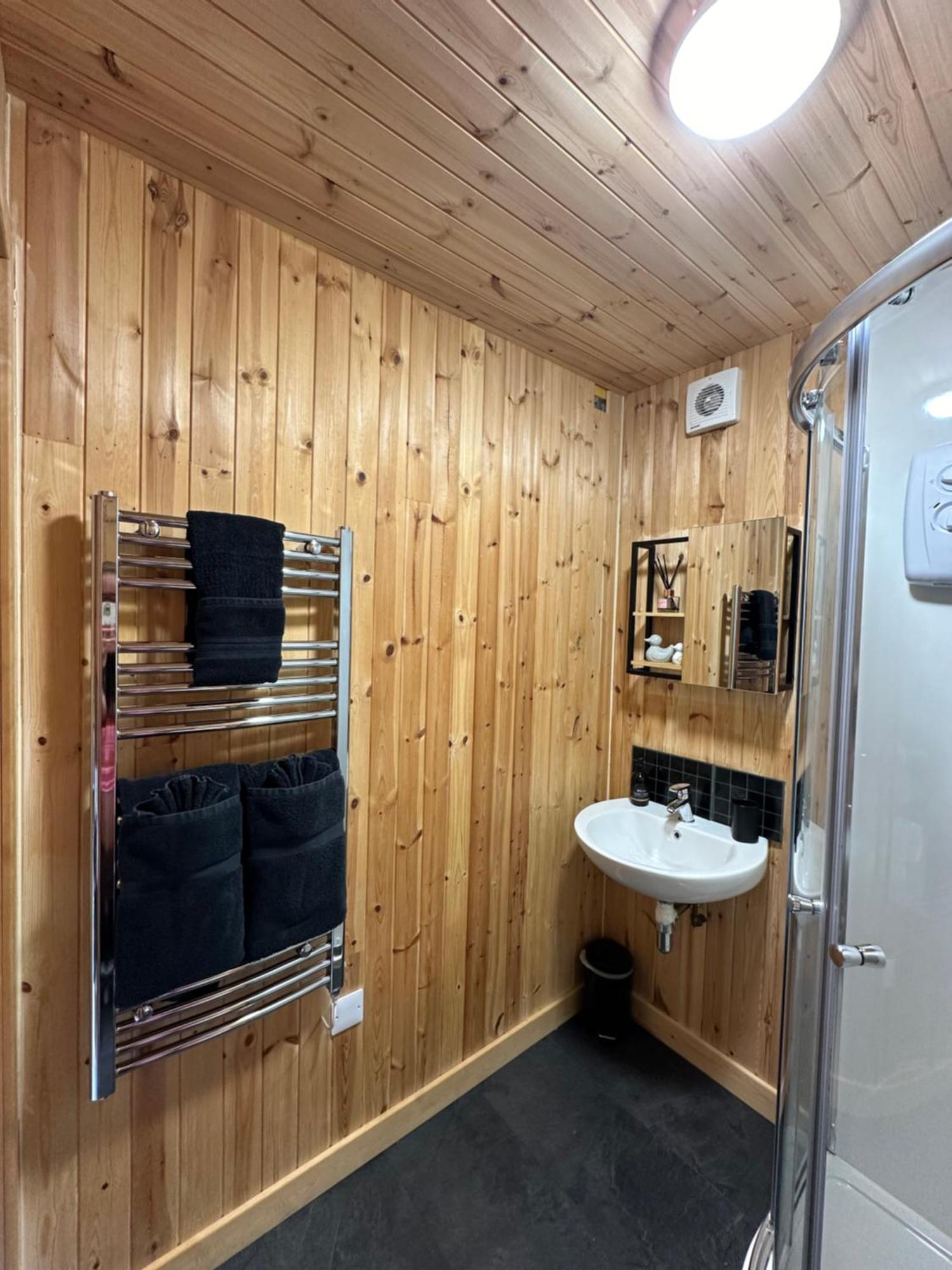 Taigh Beag Apartamento Inverlochy Exterior foto